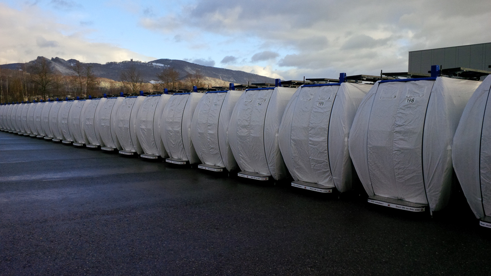 Seilbahnkabinen verpackt in Transportschutzhauben FleeceGuard